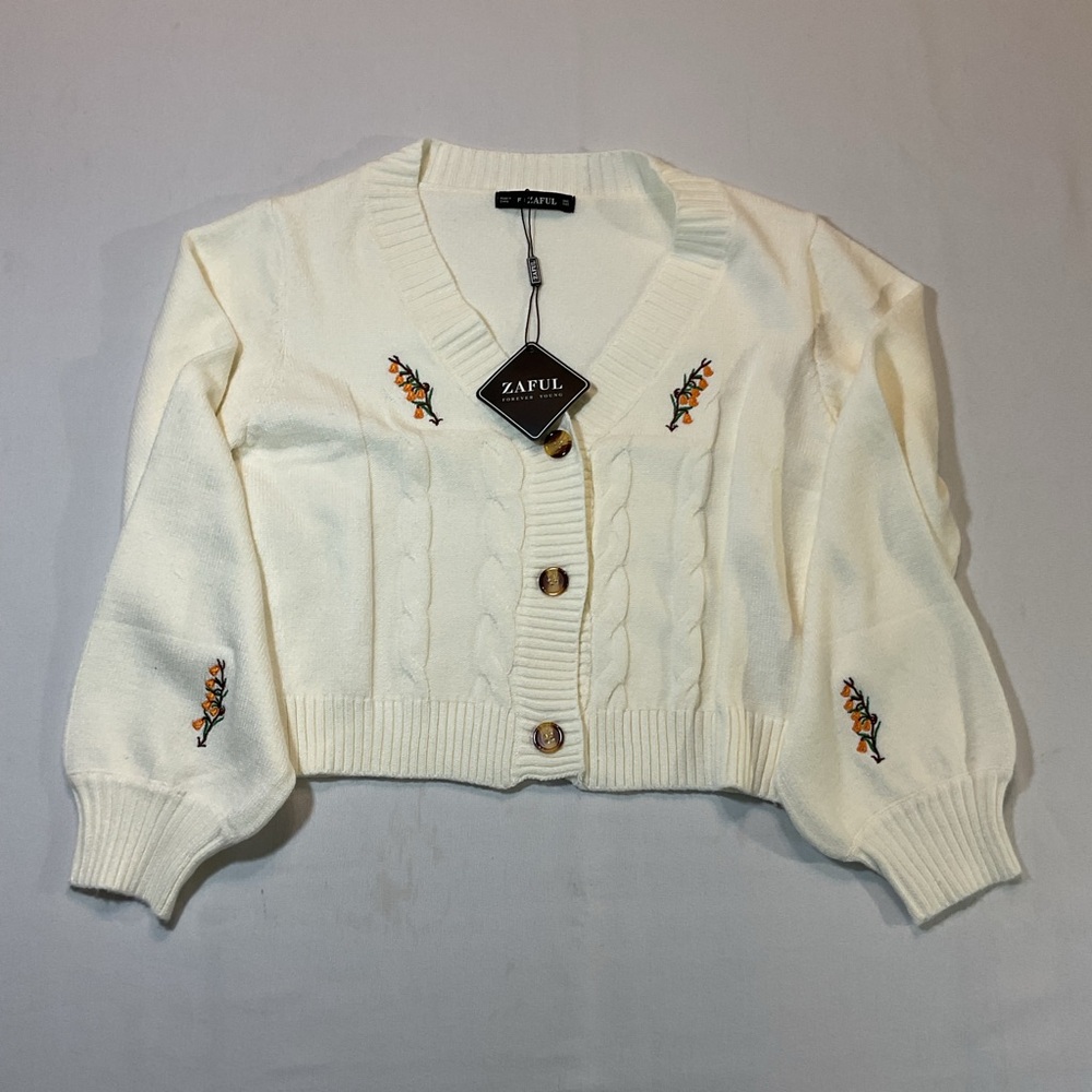 Zaful NWT OS Cropped White Long Sleeve Carnigan Detailed Stiched Flower Designโ